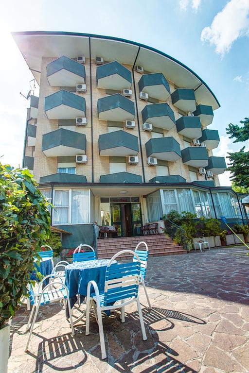 Hotel Real チェルヴィア エクステリア 写真