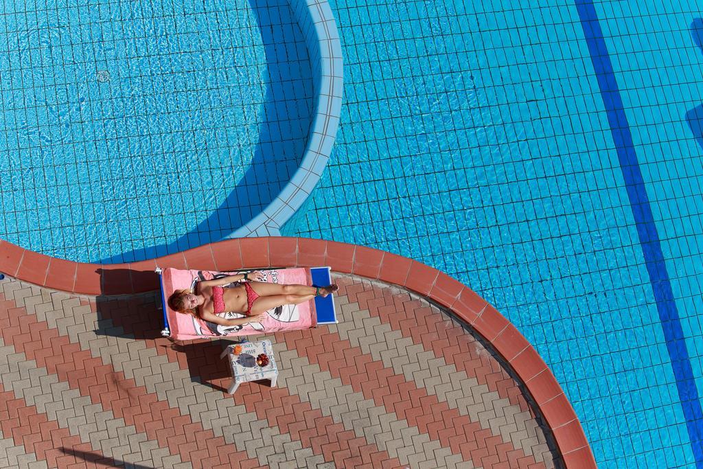 Hotel Real チェルヴィア エクステリア 写真