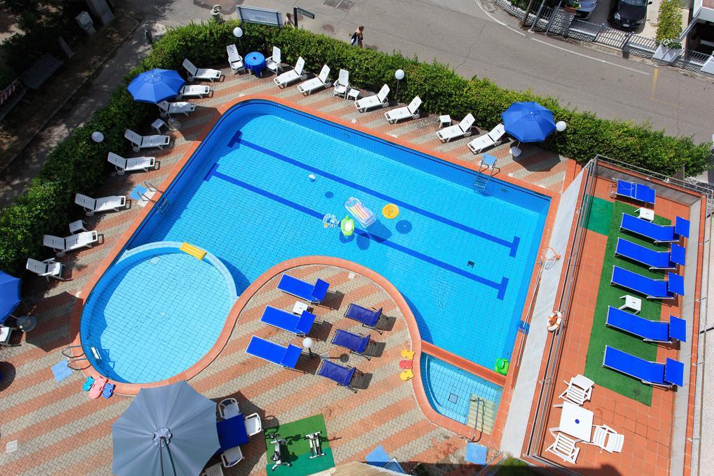 Hotel Real チェルヴィア エクステリア 写真