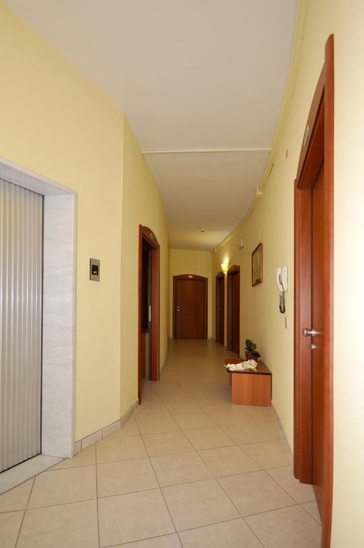 Hotel Real チェルヴィア エクステリア 写真